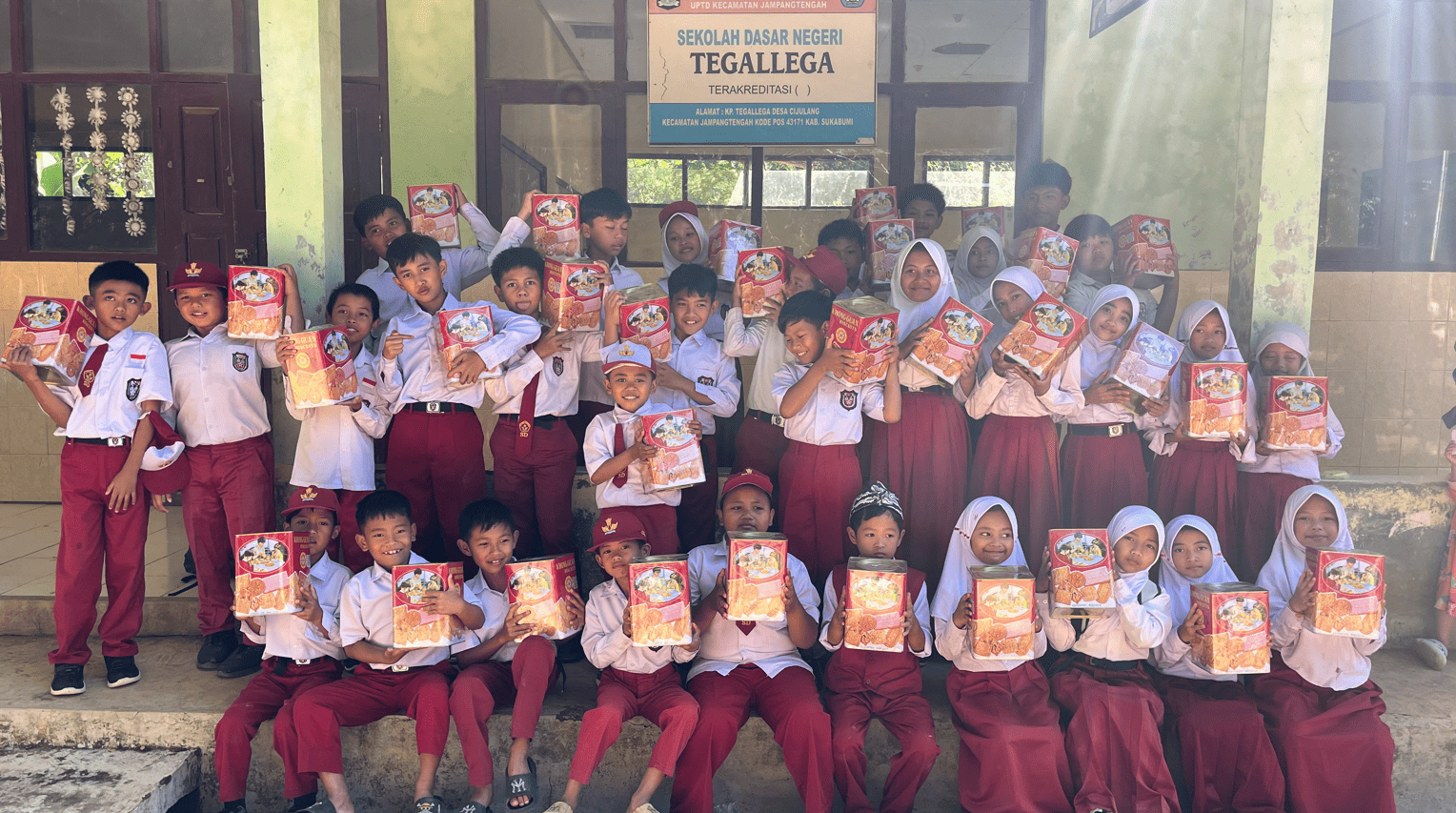 Khong Guan Peduli Honors the Spirit and Creativity of SDN Tegalega Drum Band